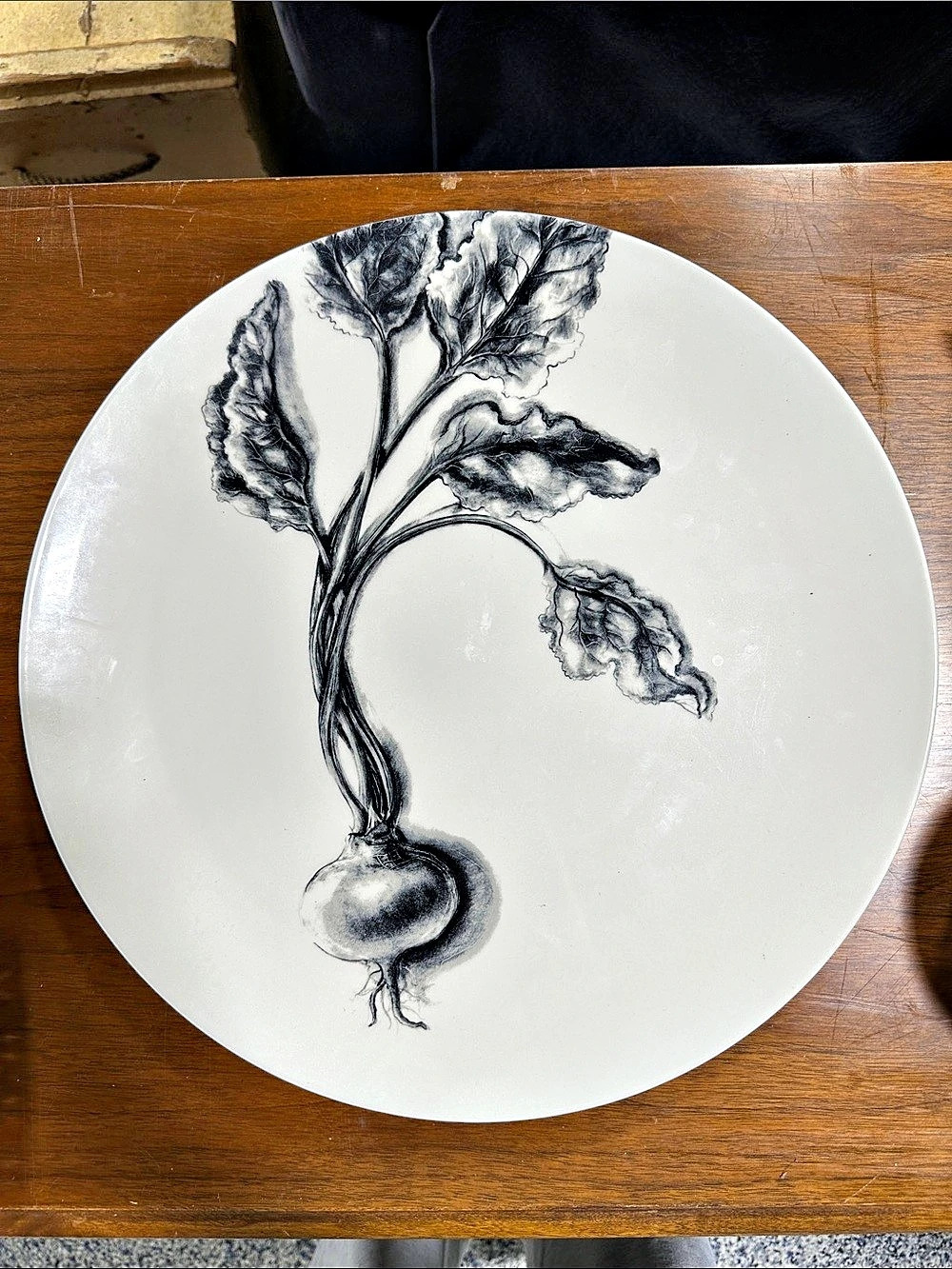 Botanical Beet Plate White & Black